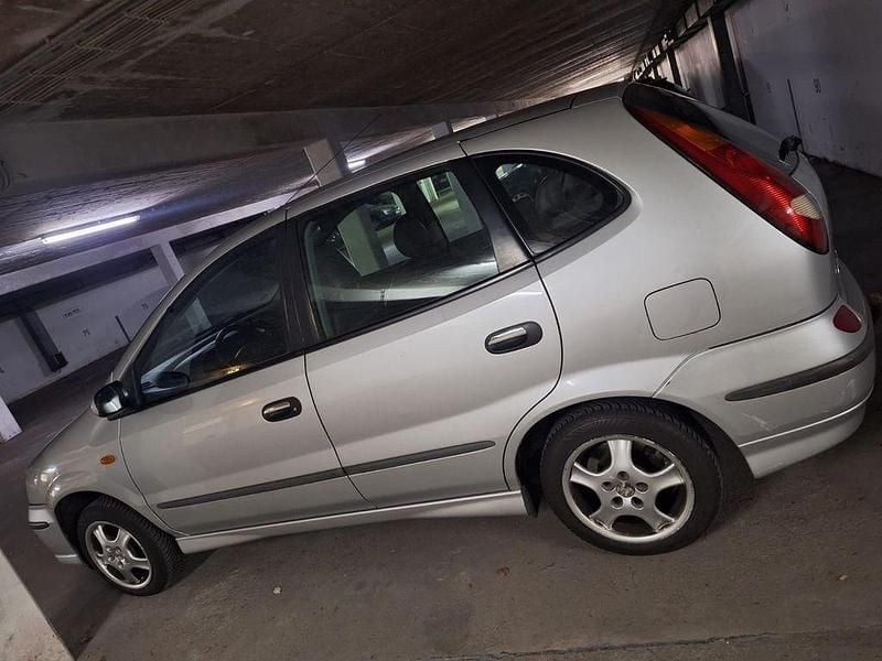 Gebraucht Nissan Almera Tino Acenta+ 116 PS (85 kW) 2004 Silber Van / Kleinbus