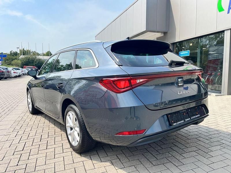 Gebraucht Seat Leon Style 131 PS (96 kW) 2021 Grau Limousine
