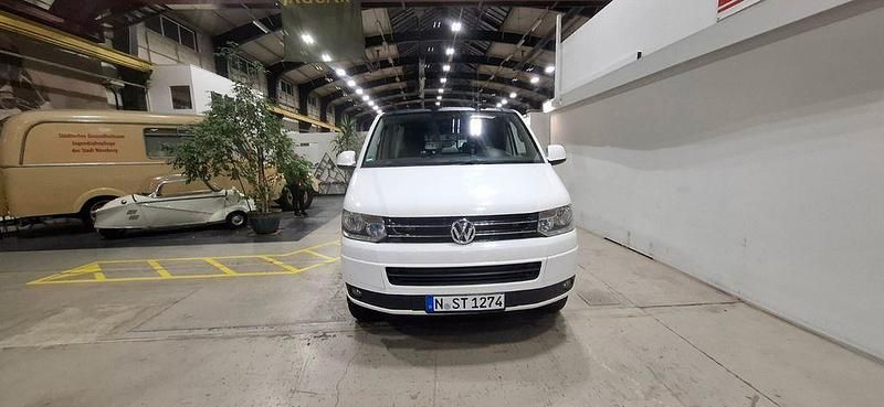 Second-hand VW Multivan 178 CP (130 kW) 2011 Alb Monovolum