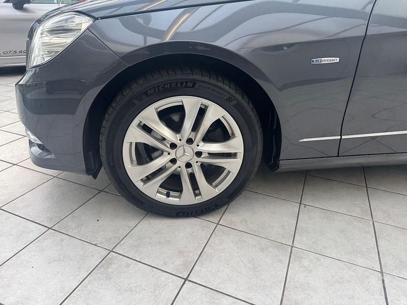 Gebraucht Mercedes E200 136 PS (100 kW) 2011 Grau Kombi