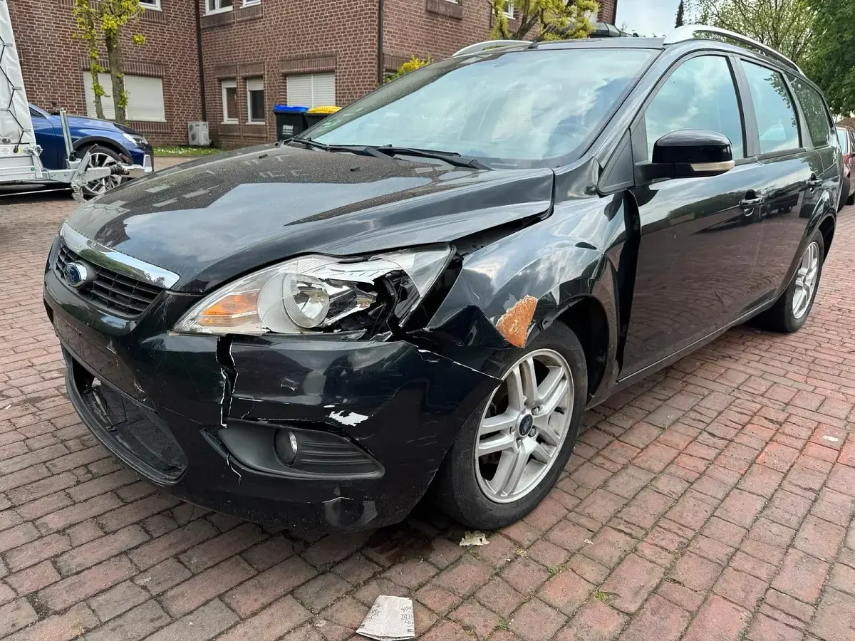 Brugt Ford Focus 101 HK (74 kW) 2010 Sort Stationcar
