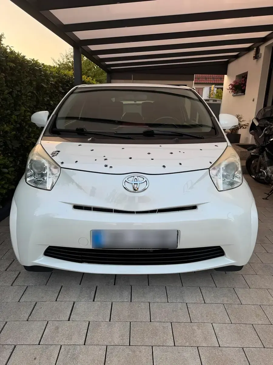 Gebraucht Toyota iQ 68 PS (50 kW) 2011 Weiß Kleinwagen