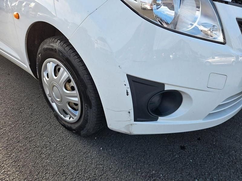 Second-hand Chevrolet Spark 68 CP (50 kW) 2011 Alb Hatchback