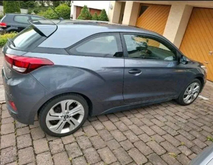 Gebraucht Hyundai i20 Trend 101 PS (74 kW) 2016 Grau Coupé