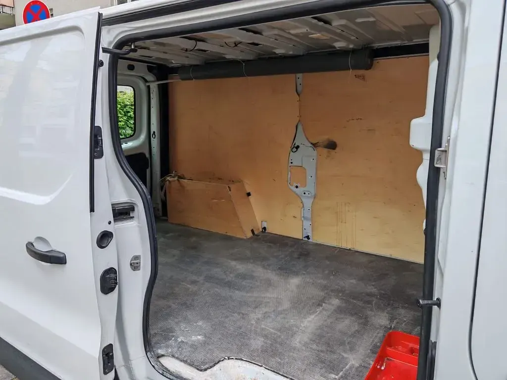 Gebraucht Renault Trafic Basis 120 PS (88 kW) 2016 Weiß Van / Kleinbus