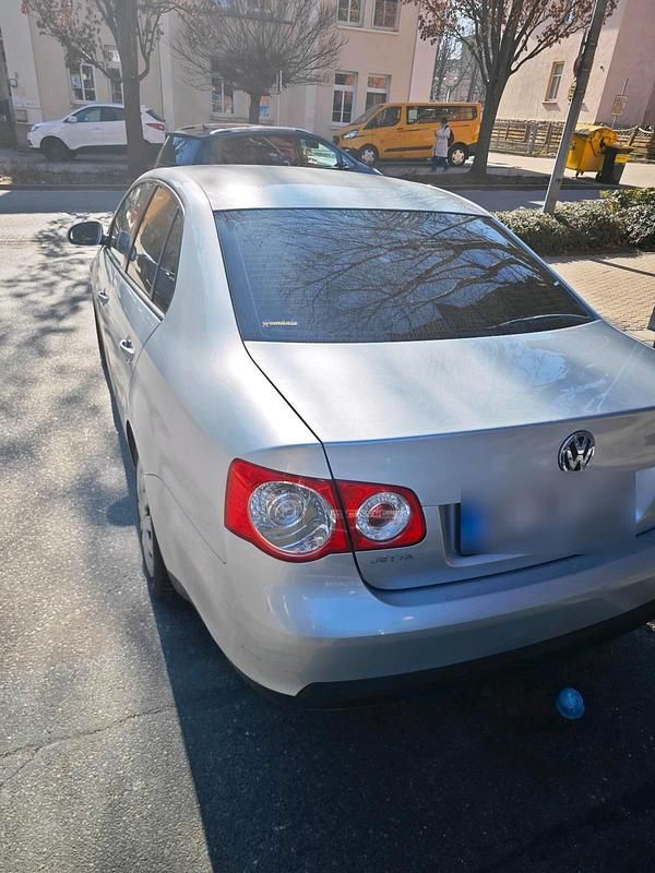 Gebraucht VW Jetta 102 PS (75 kW) 2009 Silber Limousine