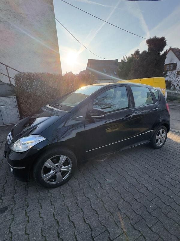 Schwarz Gebraucht 2011 Mercedes A180 Kombi | 3.200 € (Guter Preis) - Bild 1/4