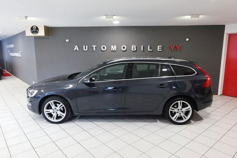 Gebraucht Volvo V60 Summum 190 PS (139 kW) 2017 Grau Kombi