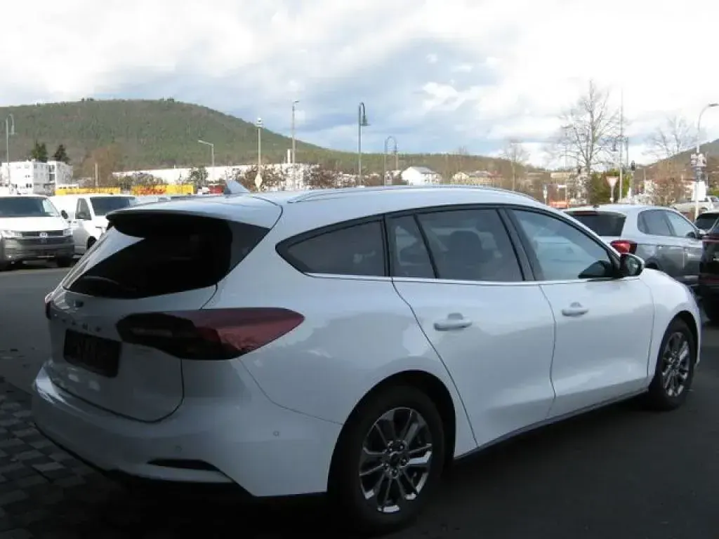 Gebraucht Ford Focus Titanium X 116 PS (85 kW) 2024 Frozen white Kombi