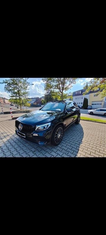 Schwarz Gebraucht 2018 Mercedes GLC250 SUV | 31.500 € - Bild 1/4