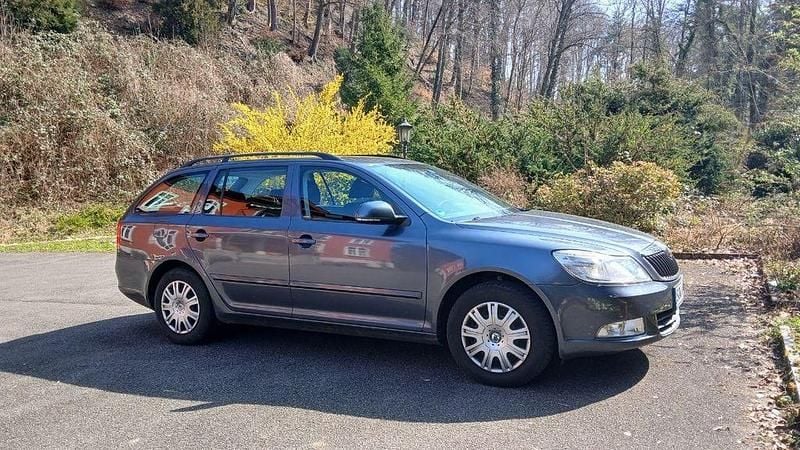 Gebraucht Skoda Octavia Ambiente 122 PS (89 kW) 2009 Grau Kombi