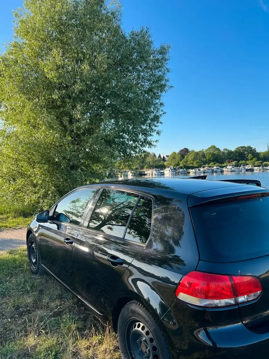 Gebraucht VW Golf VII 105 PS (77 kW) 2012 Schwarz Limousine