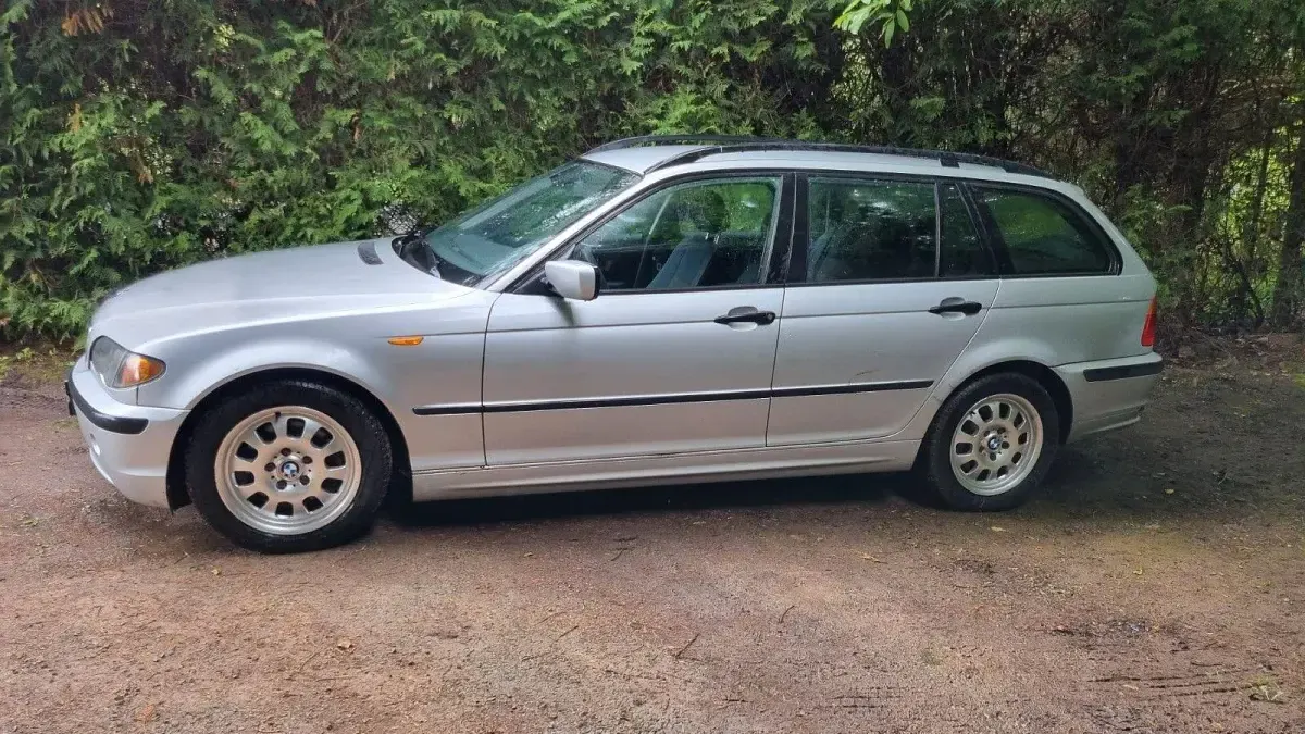 Gebraucht BMW 320 Basis 150 PS (110 kW) 2002 Silber Kombi