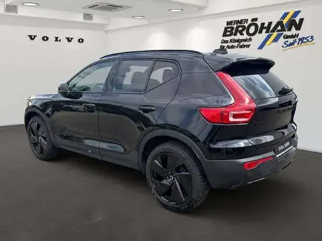 Gebraucht Volvo XC40 Plus 197 PS (144 kW) 2024 Onyx black / metallic SUV