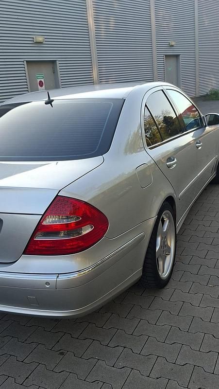 Gebraucht Mercedes E320 Avantgarde 224 PS (164 kW) 2002 Silber Limousine