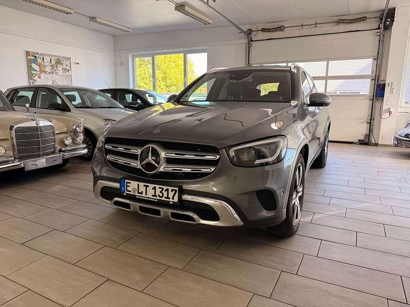 Grau Gebraucht 2020 Mercedes GLC300 SUV | 27.900 € (Superpreis) - Bild 1/4