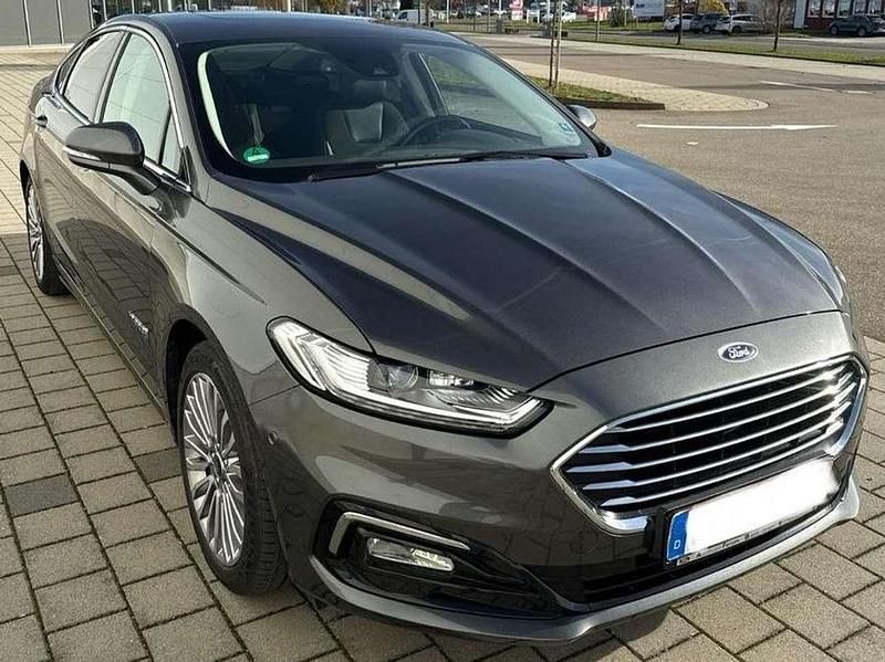 Grau Gebraucht 2019 Ford Mondeo Titanium Limousine | 13.650 € (Superpreis) - Bild 1/4