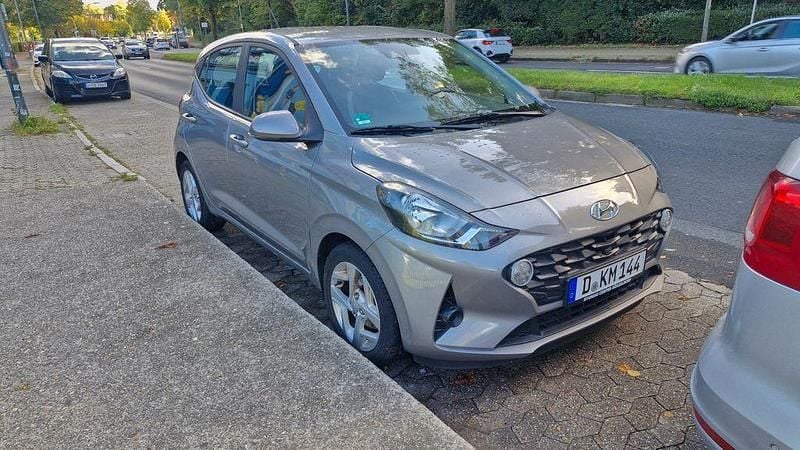 Grau Gebraucht 2023 Hyundai i10 Trend Kleinwagen | 12.700 € (Guter Preis) - Bild 1/4