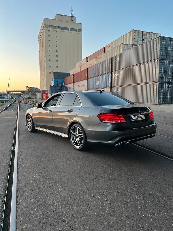 Gebraucht Mercedes E350 AMG line 258 PS (189 kW) 2015 Grau Limousine