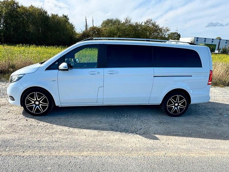 Weiß Gebraucht 2017 Mercedes V250 Van / Kleinbus | 43.000 € (Teuer) - Bild 1/4