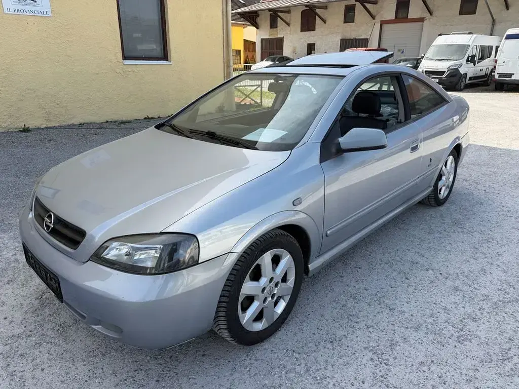 Gebraucht Opel Astra 147 PS (108 kW) 2000 Silber Coupé