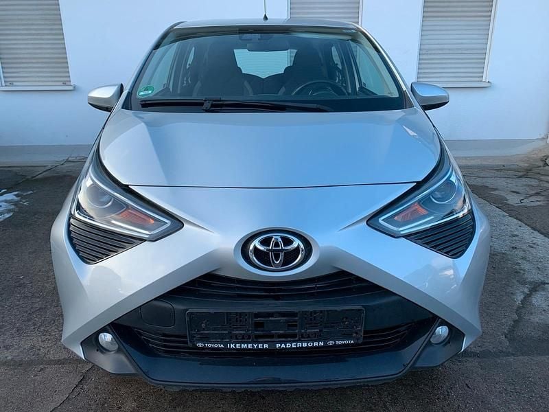 Gebraucht Toyota Aygo 72 PS (52 kW) 2018 Silber Kleinwagen