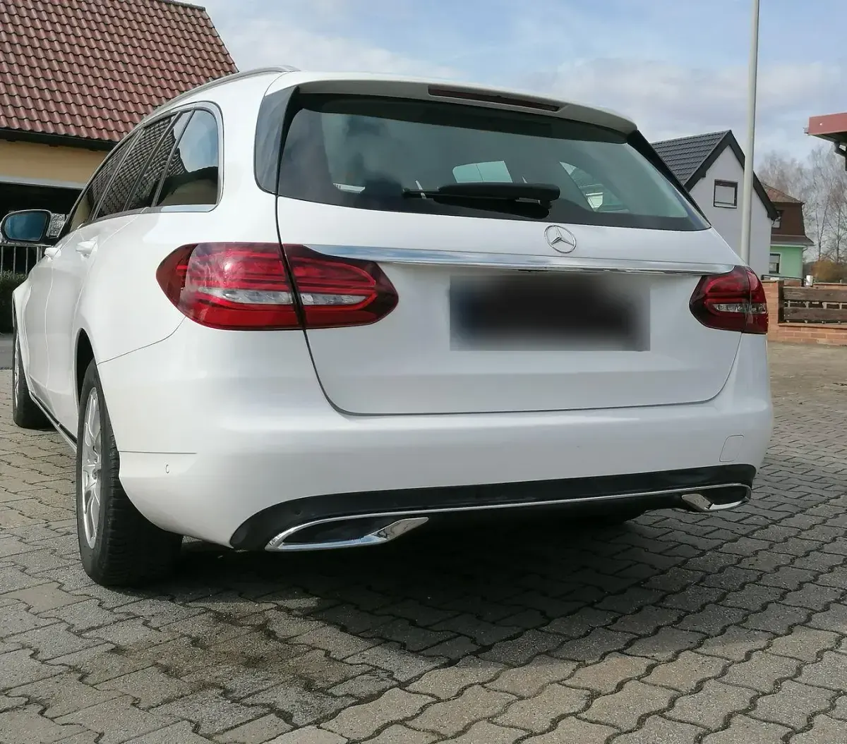 Gebraucht Mercedes C180 157 PS (115 kW) 2019 Weiß Limousine