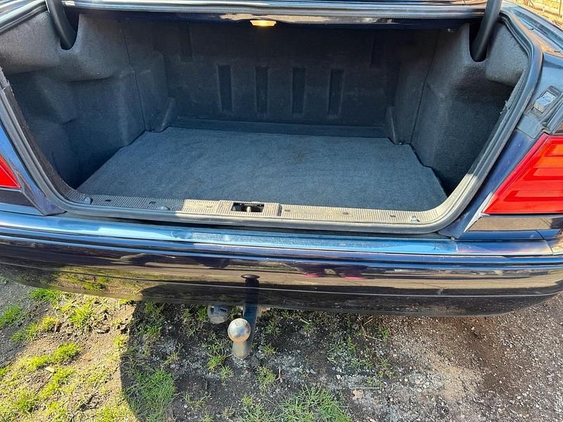 Gebraucht Mercedes E240 170 PS (125 kW) 1998 Violet Limousine