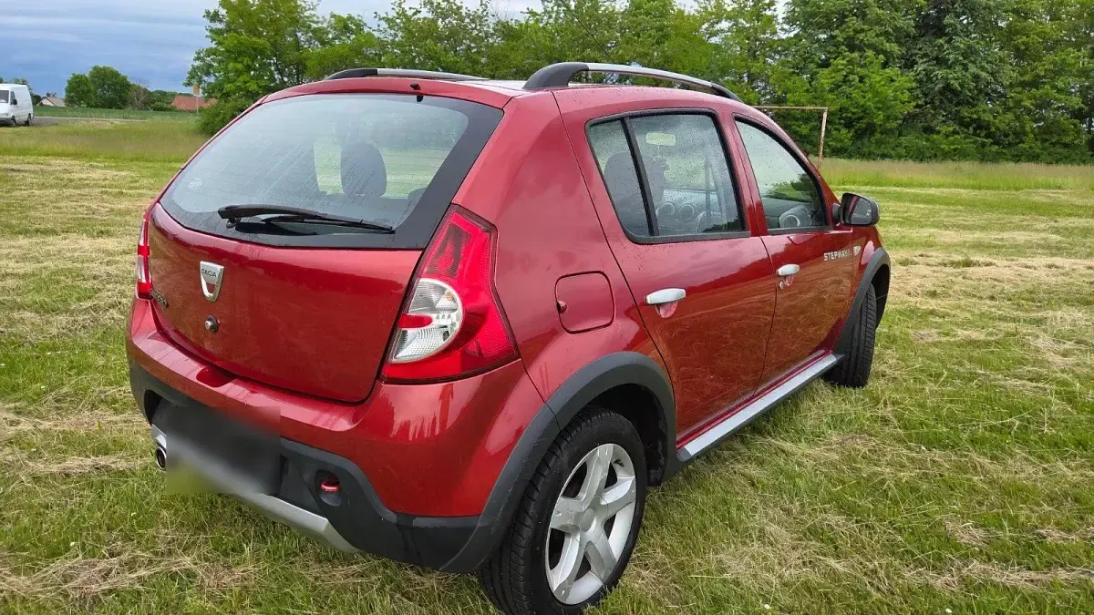 Gebraucht Dacia Sandero Stepway 75 PS (55 kW) 2011 Rot Limousine