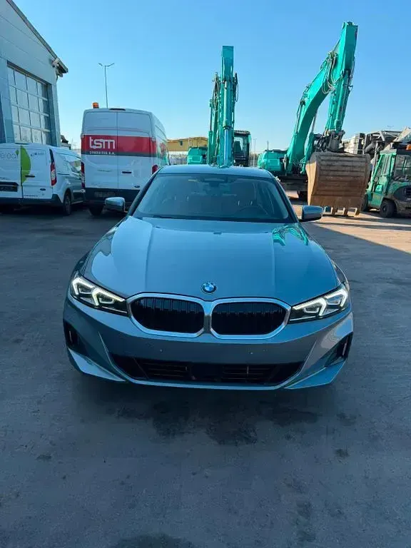 Gebraucht BMW 320 Sport Line 190 PS (139 kW) 2024 Grau Limousine