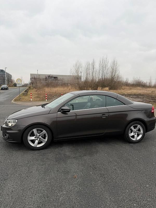 Gebraucht VW Eos 122 PS (89 kW) 2011 Braun Cabrio