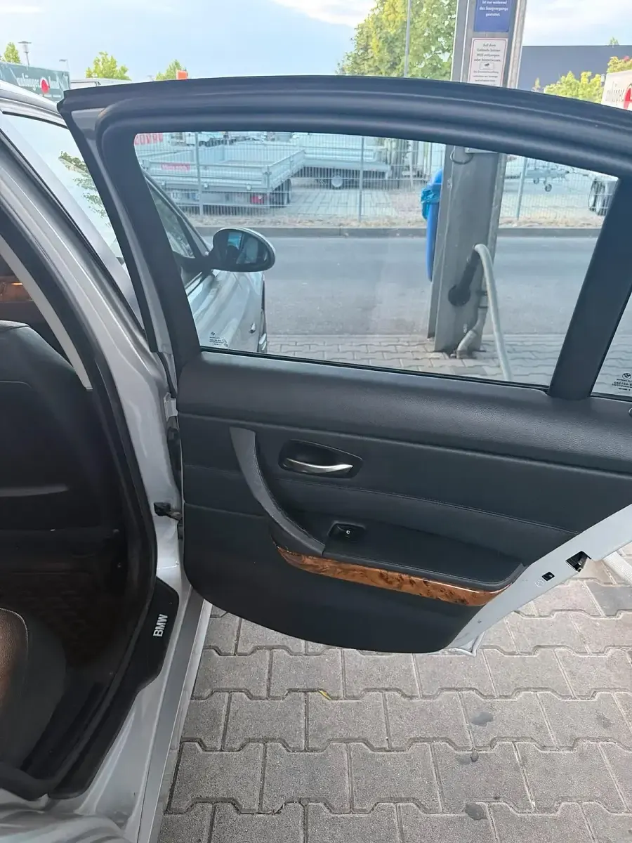 Gebraucht BMW 320 163 PS (119 kW) 2007 Silber Limousine