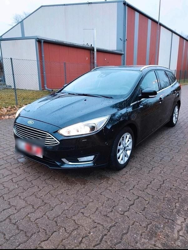 Schwarz Gebraucht 2015 Ford Focus Kombi | 6.200 € (Etwas zu teuer) - Bild 1/4