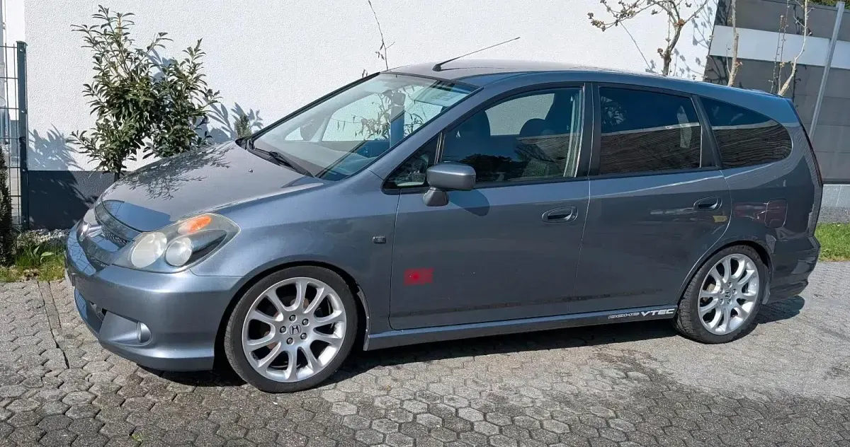 Käytetty Honda Stream 156 HP (114 kW) 2004 Harmaa Tila-auto