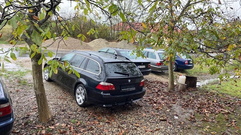 Schwarz Gebraucht 2004 BMW 525 Limousine | 3.600 € (Etwas zu teuer) - Bild 1/4