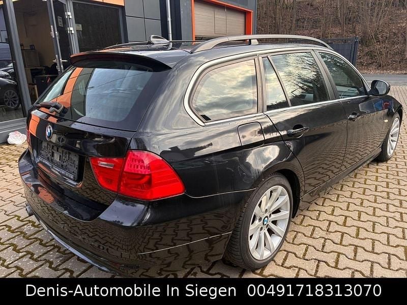Gebraucht BMW 325 197 PS (144 kW) 2009 Schwarz Kombi