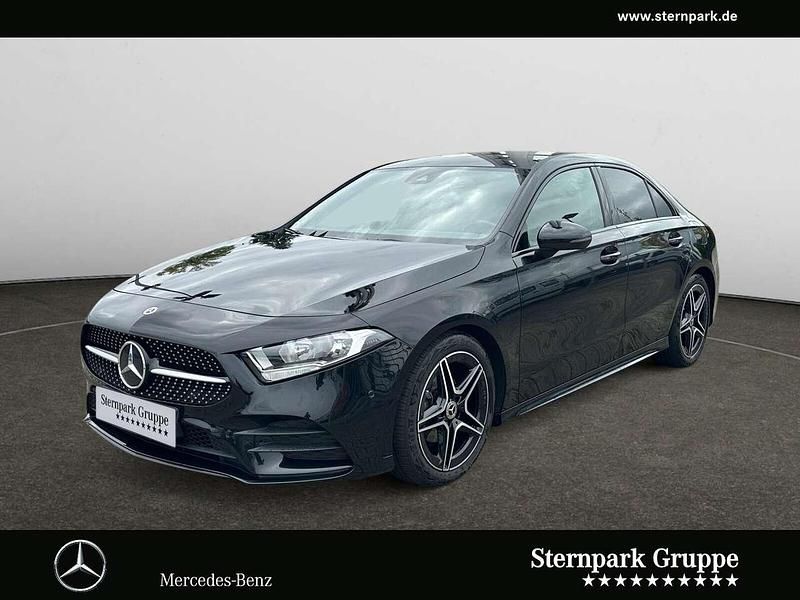 Schwarz Gebraucht 2021 Mercedes A180 AMG line Limousine | 29.890 € (Etwas zu teuer) - Bild 1/4