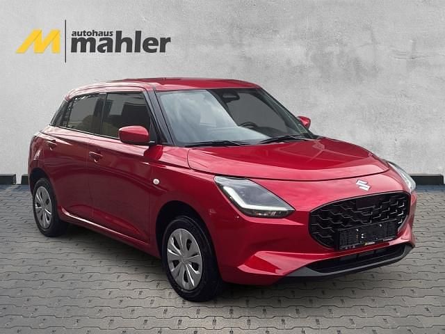 Neu Suzuki Swift Club 83 PS (61 kW) 2025 Rot Kleinwagen