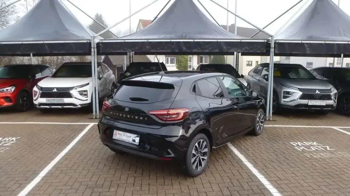 Gebraucht Mitsubishi Colt Plus 67 PS (49 kW) 2025 Onyxschwarz Kleinwagen