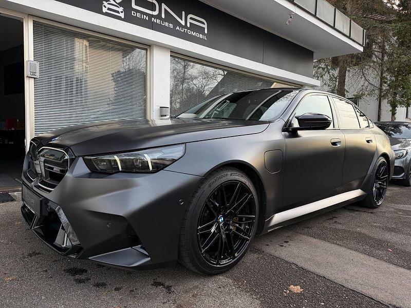 Grau Gebraucht 2025 BMW M5 Performance Limousine | 148.990 € - Bild 1/4