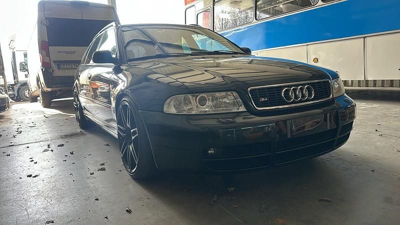 Schwarz Gebraucht 2001 Audi S4 S-Line Kombi | 10.000 € (Superpreis) - Bild 1/4