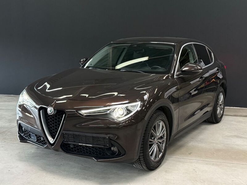 Braun Gebraucht 2018 Alfa Romeo Stelvio Super SUV | 18.900 € (Superpreis) - Bild 1/4