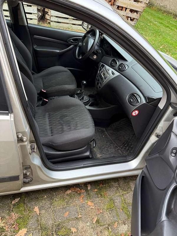 Usata Ford Focus 101 CV (74 kW) 2002 Argento Berlina
