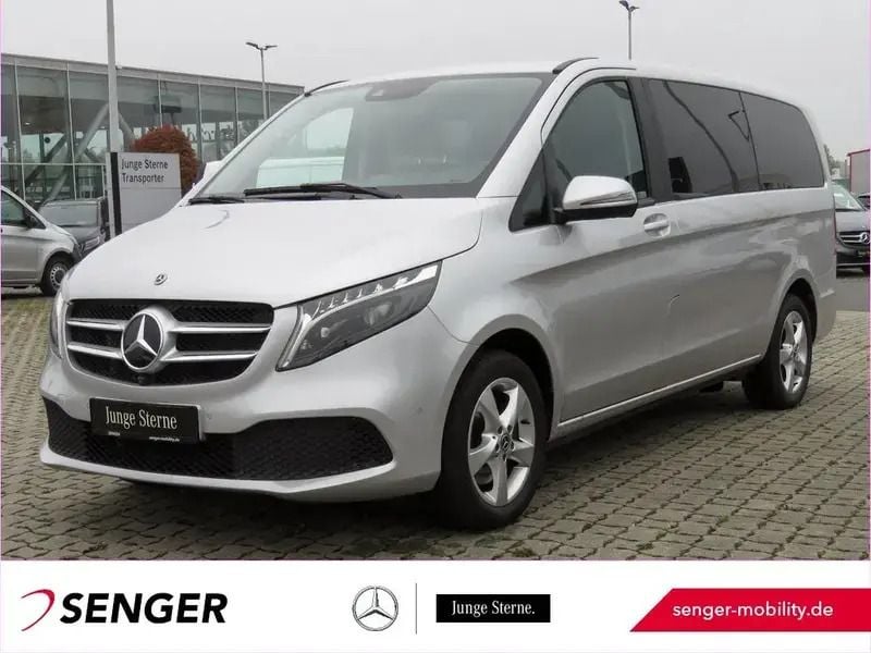 Silber Gebraucht 2023 Mercedes V250 Van / Kleinbus | 54.450 € (Fairer Preis) - Bild 1/1