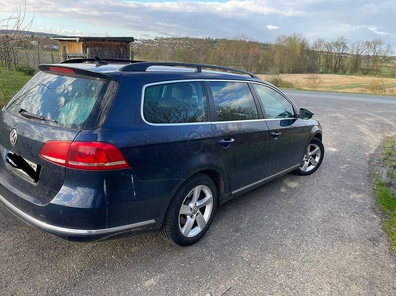 Gebraucht VW Passat 140 PS (102 kW) 2011 Blau Kombi