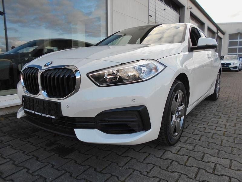 Weiß Gebraucht 2020 BMW 118 Kleinwagen | 14.999 € (Guter Preis) - Bild 1/4
