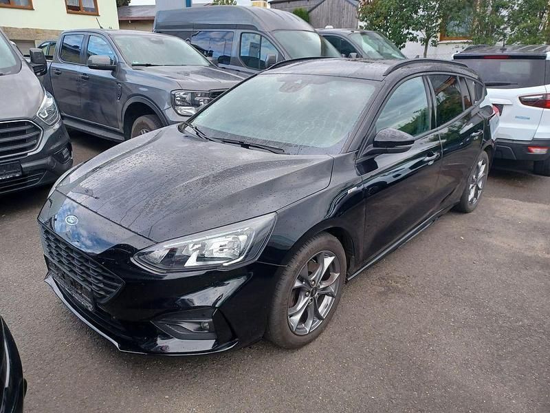 Schwarz Gebraucht 2021 Ford Focus ST-Line Limousine | 19.990 € (Fairer Preis) - Bild 1/4