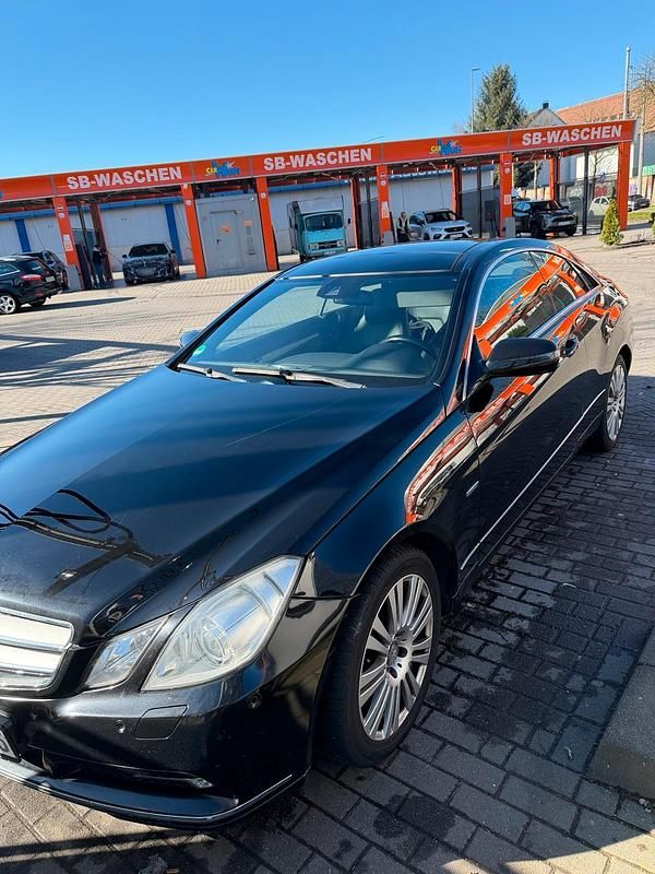 Gebraucht Mercedes E350 292 PS (214 kW) 2009 Schwarz Coupé