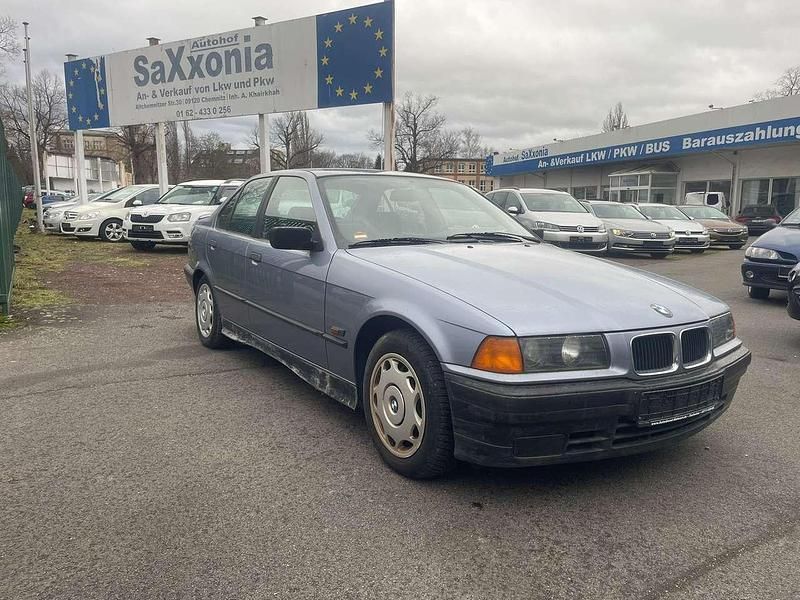Blau Gebraucht 1994 BMW 316 Limousine | 3.490 € - Bild 1/4
