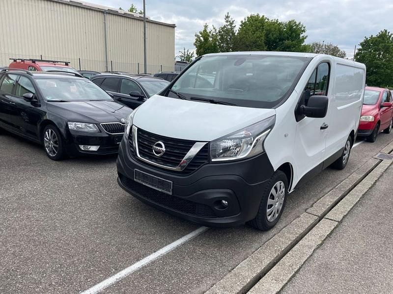 Weiß Gebraucht 2017 Nissan NV300 Comfort Van | 12.999 € (Superpreis) - Bild 1/4